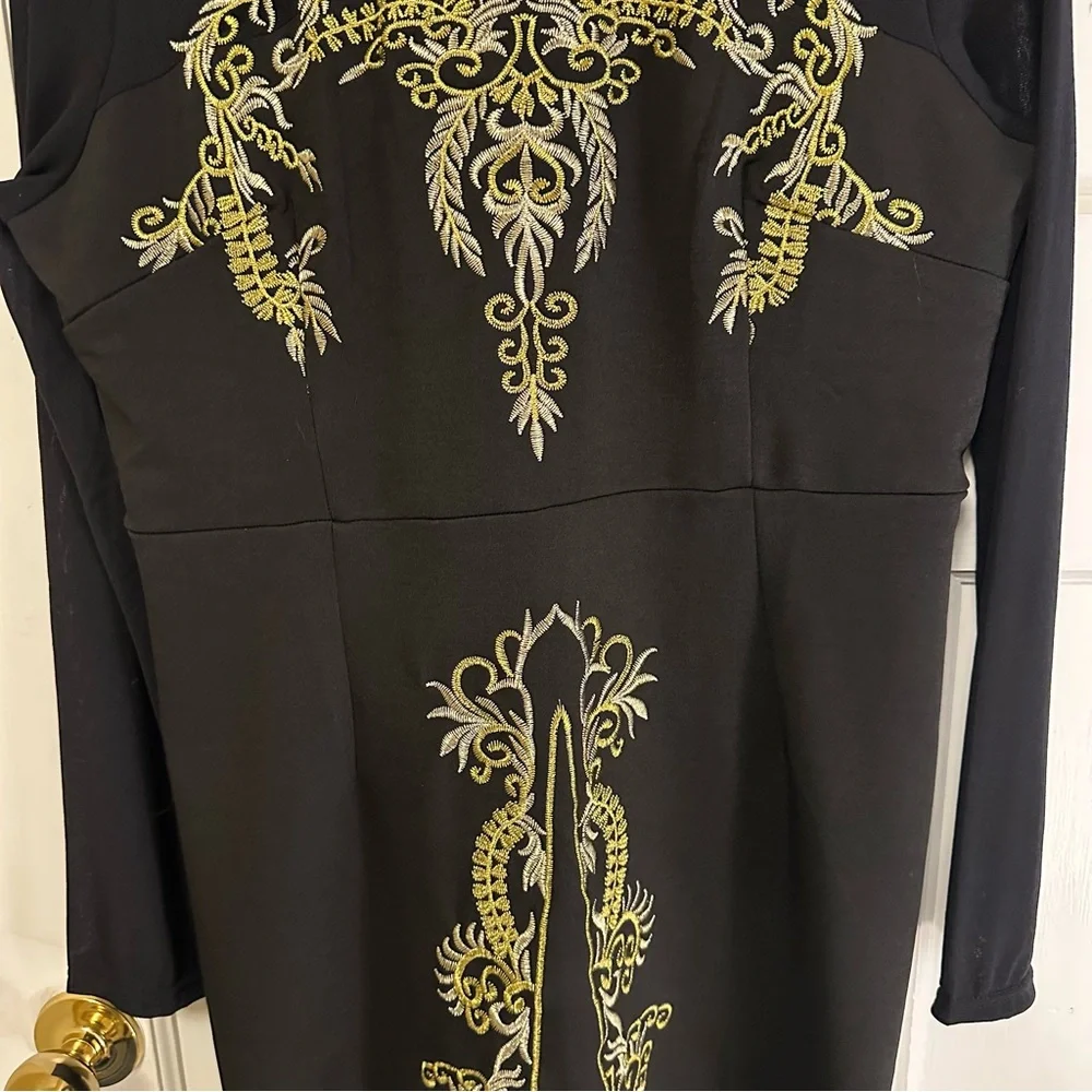 Elegant Black and Gold Long Sleeve Dress - Picture 5 of 10